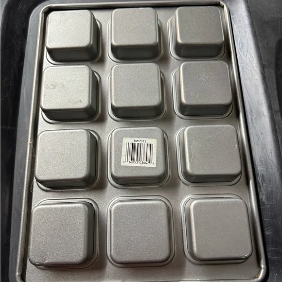 Calphalon Brownie Pan - Picture 3 of 3